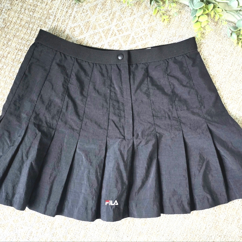 Vintage FILA Tennis Skirt | pleated black nylon | 90s